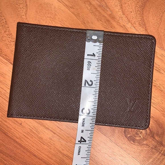 Authentic Louis Vuitton Taiga Leather ID / Card Holder - Picture 4 of 9